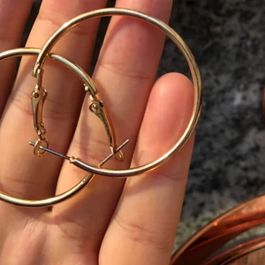 Örhängen  - Köp ej om du är allergisk mot äkta/fejk