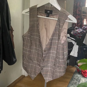 väst - jättestilig väst 50kr 🤘