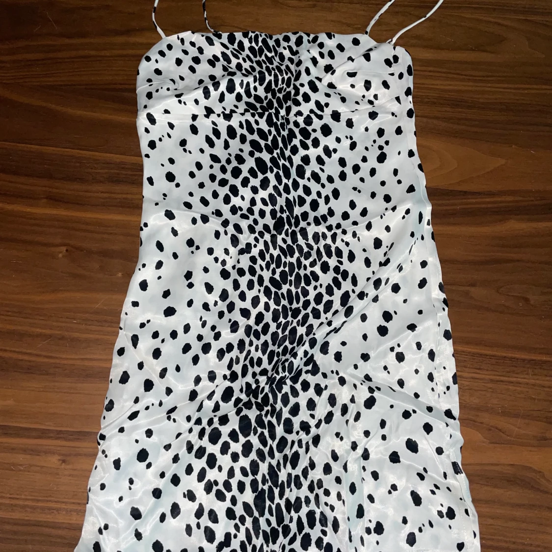 Svart/vit klänning i djurmönster - 90