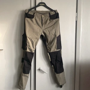 Friluftsbyxor  - Fina och hela friluftsbyxor i Stl 44