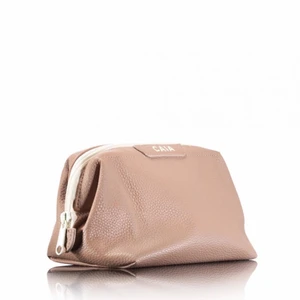 Caia necessär  - Säljer denna snygga och praktiska necessär från caia, helt oanvänd!!! Ny pris 245kr💗💗💗 köparen står för frakten💗💗💗