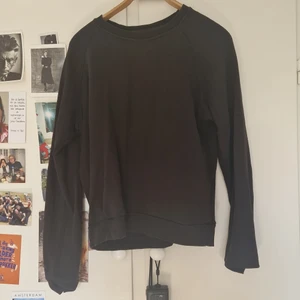 Crewneck - Bra skick! Ett par år gammal