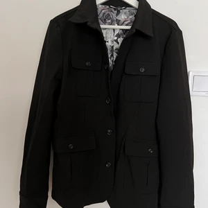 Höstjacka  - Snygg formell höstjacka från Lindbergh - som ny!