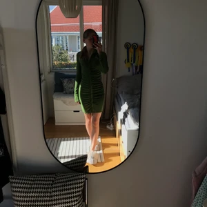 Klänning  - KLICKA INTE PÅ KÖP DIREKT!Fin klänning från Gina. Använts ett fåtal gånger så väldigt fint skick. Jag är 165 som referens💕🫶🏼