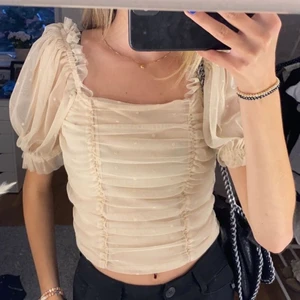 Söt ljus rosa blus - En jätte gullig blus i storlek 38 men passar en 36 och 34 också!💓💓💓