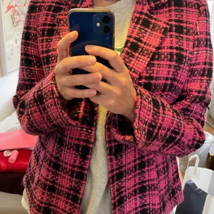 Kavaj - Lite punkig kavaj. Flyttar så behöver sälja den. 