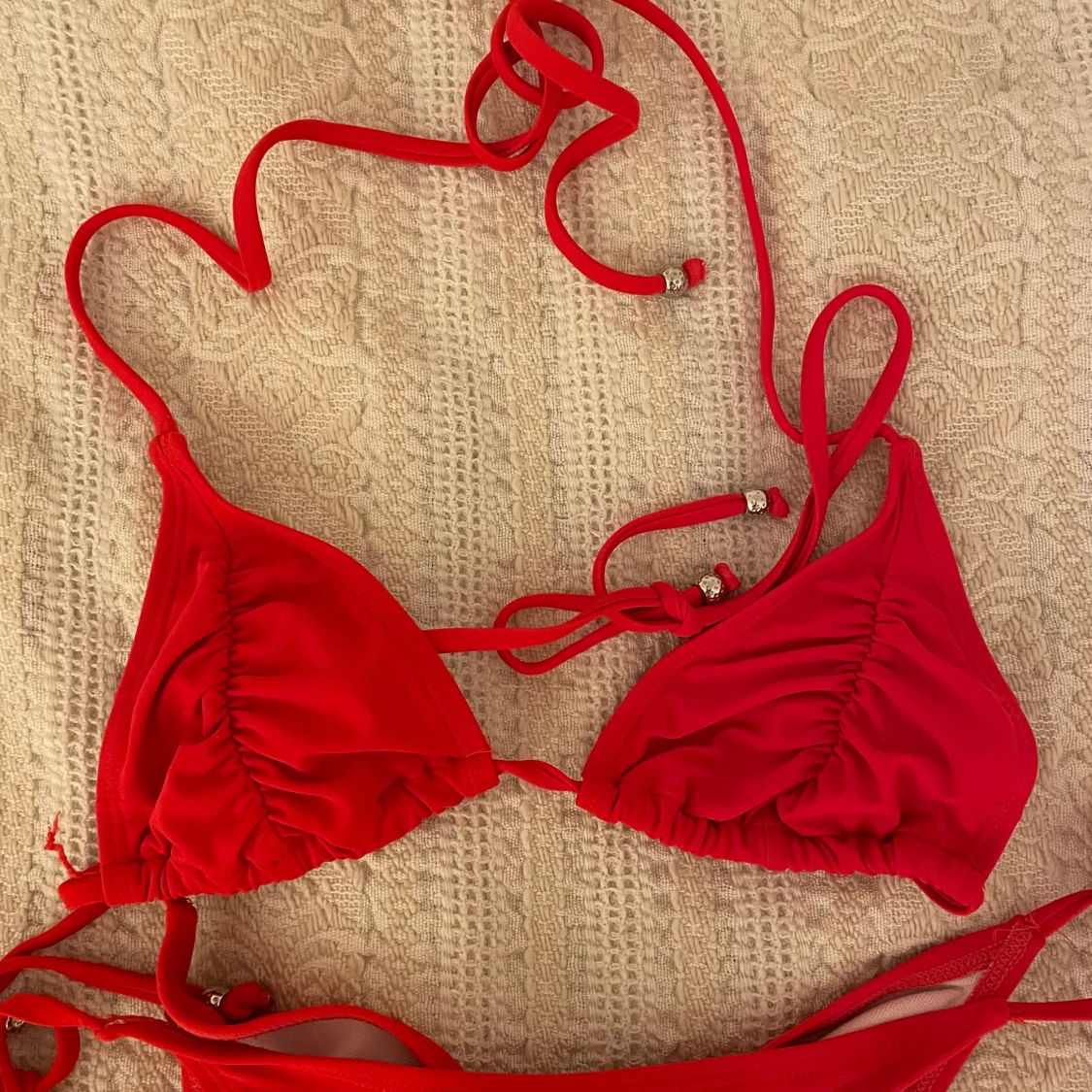 Röd scrunch bikini Nelly