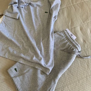 Lacoste set - Köptes från Lacoste butik i grekland och användes en gång på min semester, den passade inte riktigt som jag ville. 