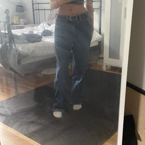 LEE X HM - Supersnygga jeans - LEE X HM - men som tyvärr inte kommer till användning pga förstora. Som nya! 💕