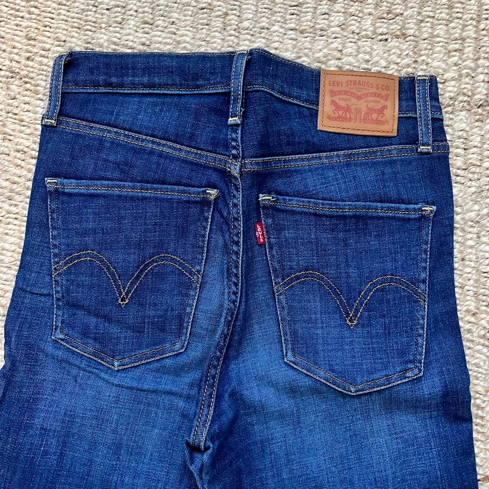 Jeans från Levis. Mile high super skinny. Storlek: 27. I gott skick. . Jeans & Byxor.