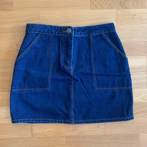 Jeanskjol - Mörkblå jeanskjol från BDG Denim, Urban Outfitters. Storlek XS. Mycket bra skick.