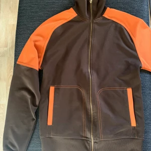 Zipup - En cool zipup tröja. Köpt second hand men som i nyskick.💕