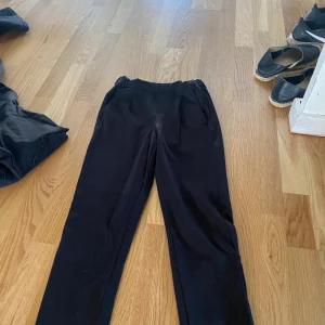 Kostymbyxor  - Säljer pgr av för småa❤️