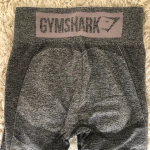 Gymshart thights - Träningsthights från Gymshark i stl S Sparsamt använda men har små defekter på sidan av ena benet