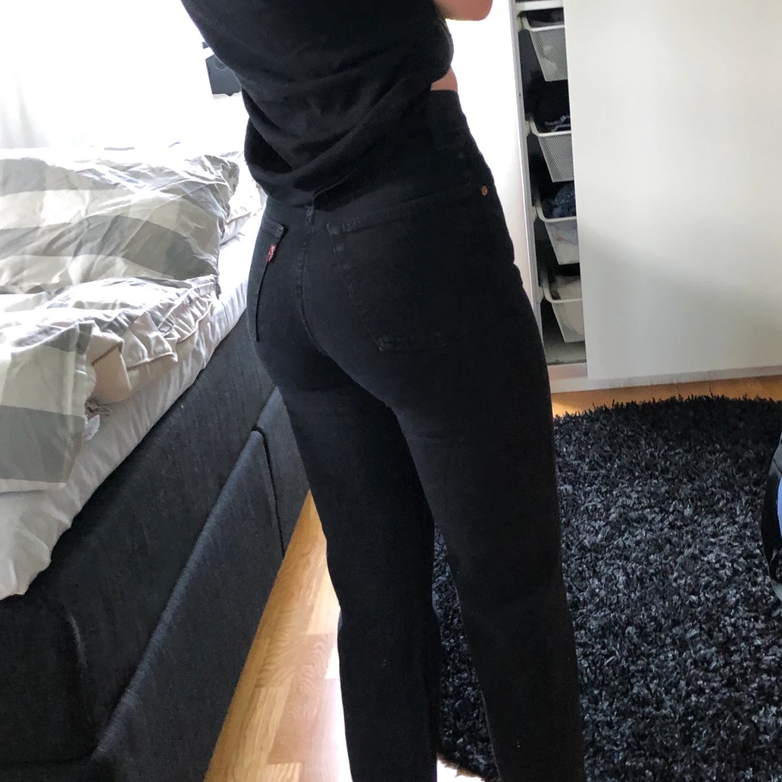 Levis svarta jenas  - 90