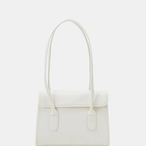 Vit arm väsk - Säljer den gulliga väskan för den kommer inte till användning hos mig längre💕 köpt från zalando