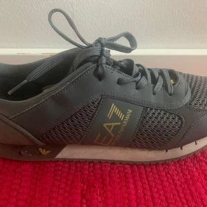 Armani skor - Säljer mina armani skor för att jag tröttnat på denna stil  Skorna är i bra skick 