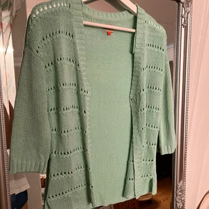 Only - 💜 Fin stickat kofta,aldrig använd 💜Storleken är s 💜Hör gärna av dig om du vill se fler bilder. 