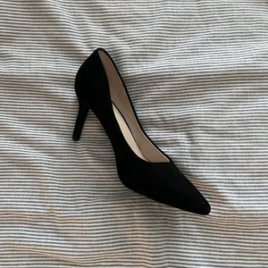 pumps - Svarta pumps, aldrig använda 🖤🥰 storlek 36😘