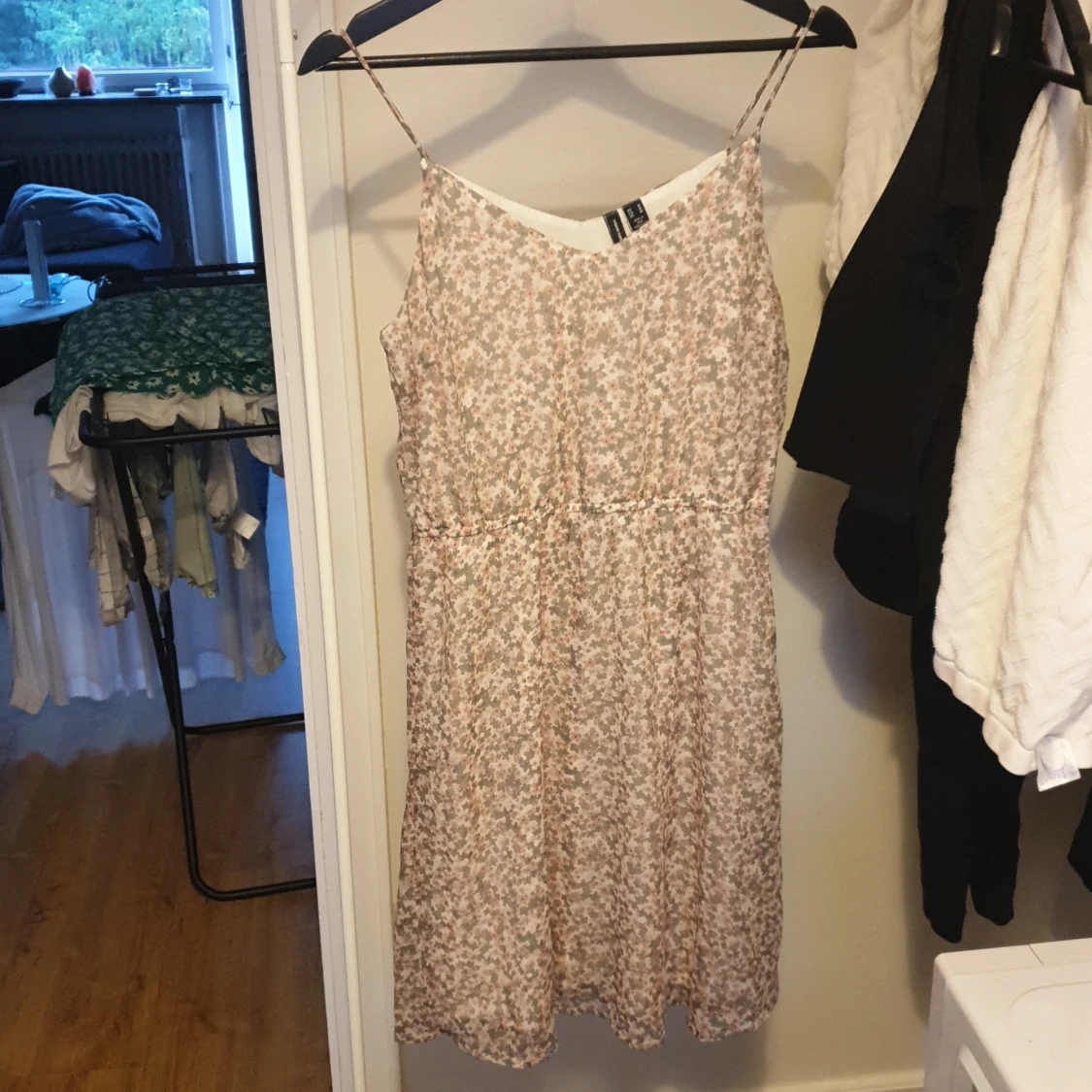 Blommig klänning - 90