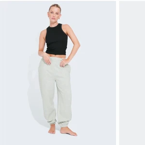 Bikbok byxor - Säljer dessa snygga mjukisbyxor ifrån bikbok, dom är oversized och sjukt snygga på, men jag har bara aldrig använt dom. Endast testad! 