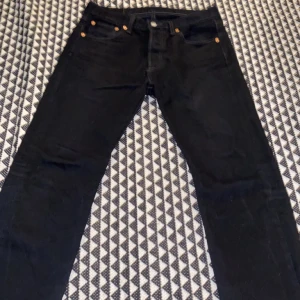 Levis jeans  - Säljer mina 501 eftersom det har blivit för små💕💕väl använda men det är inte trasiga💕