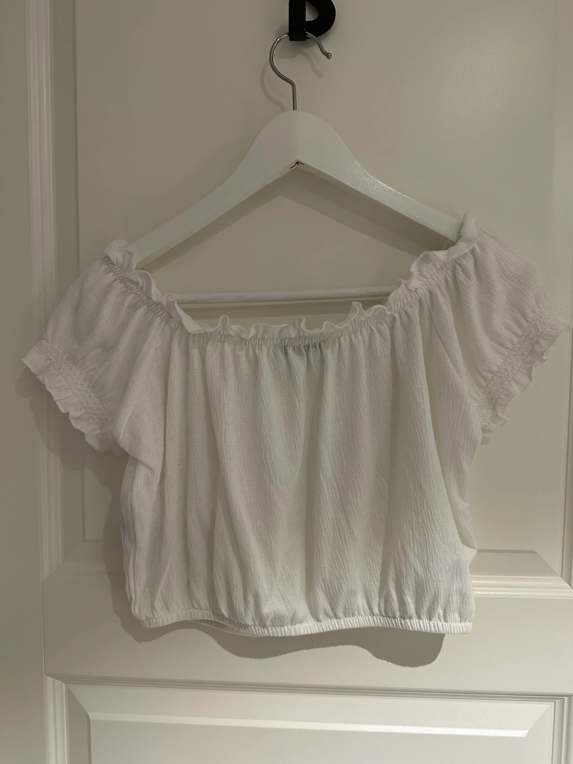 Croppad off-shoulder - 90