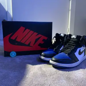 Jordan 1 royaltoe  Size 42 (US 8,5) Skick 8,5/10 Använts ngra gånger Säljer för att de inte används längre