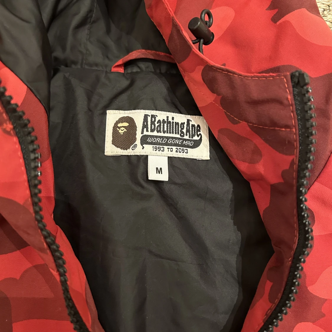 A Bathing Ape röd camojacka  - 90