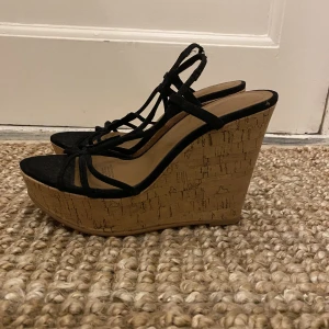 Klackar från H&M - Köparen står för frakt.☺️