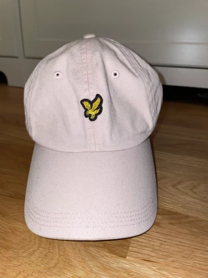 Keps - Rosa Keps ifrån Lyle & Scott Utmärkt skick