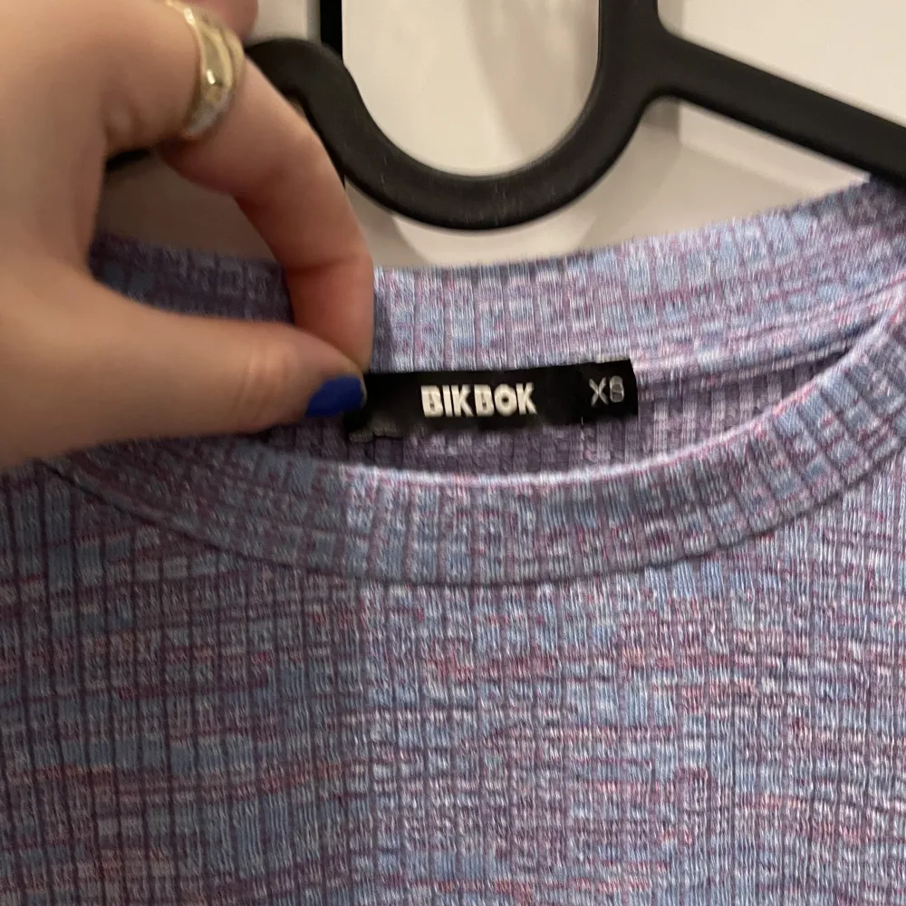 Långärmad tröja i storlek xs, använd fåtal gånger.🫶🏼Super fin färg. Toppar.