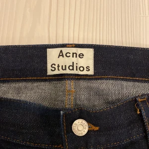 Acne studios jeans - Färg: ASH RAW 