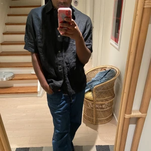 Linneskjorta  - Jätte fin och skön linneskjorta från Arket i storleken L. Använd max 2 gånger 