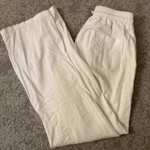 Linnebyxor - fina och bekväma linnebyxor köpta på plick men säljer då de var för korta (buda privat)
