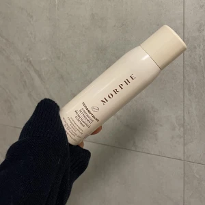 Morphe  - ENDAST testad💗 köpte två olika och tyckte om den andra mer. Därav säljer jag denna morphe setting misten. Luktar dock super gott🥥 ord. 190kr