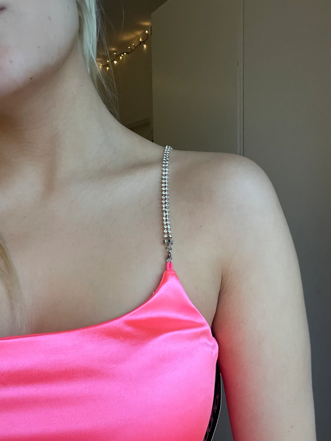 Rosa klänning strass medium boohoo