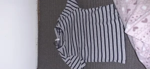 Fin tröja - Bilig fin köpte 150 från h&m och säljer 30 kr därmed tar jag emot $&£ mer info hör av dig till mig