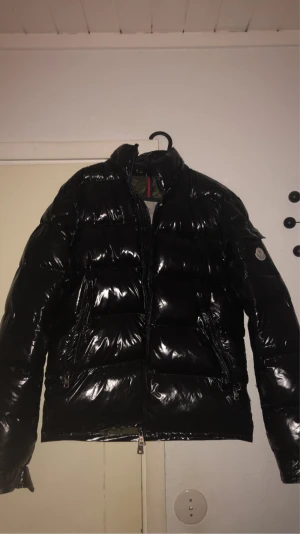 Moncler Maya jacka - Mycket bra skick Knappt använd  Storlek S Möts i Göteborg eller frakt