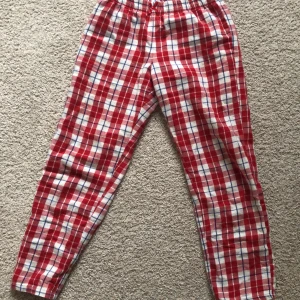 Pyjamas byxor ✨ - Paymas byxor ! Jag säljer de för de är för små och jag har typ tussen 🫶🏼