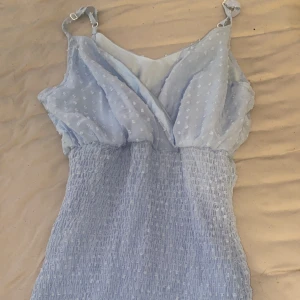 klänning  - Jätte söt sommarklänning. aldrig använt , perfekt att ha till sommaren 