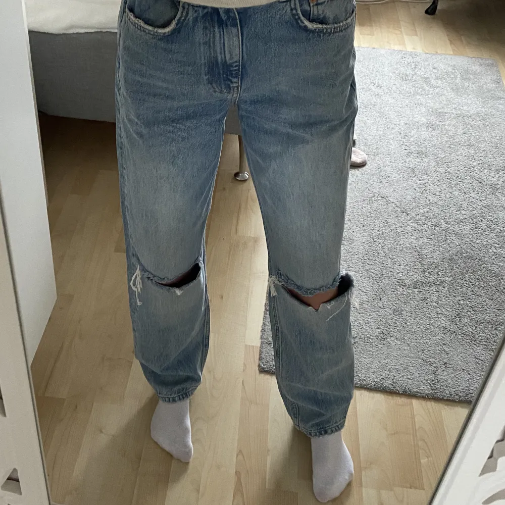 Superfina raka jeans från Gina tricot🤩knappt använda så i jättefint skick:). Jeans & Byxor.