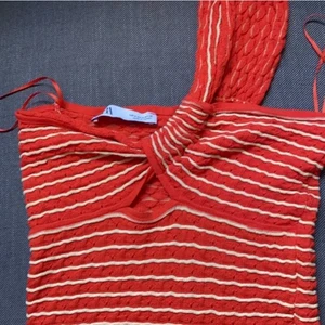 Zara topp - Skit snygg Röd/ orange one shoulder zara topp❤️ ( lånade bilder) 