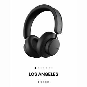 Urbanista Los Angeles - Självladdande hörlurar från Urbanista (Los Angeles). Jättebra hörlurar som jag fått i present men de kommer inte till användning eftersom att jag föredrar in-ear. Nyskick, jättebra ljud och noise cancelling. Kontakta mig för mer information💕frakt 59