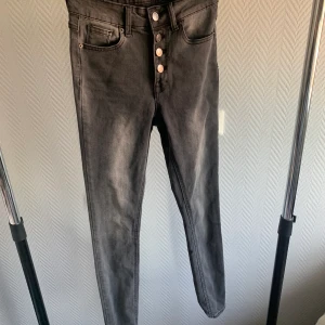 Jeans från Ullared storlek 34 - Skriv till mig om du vill ha mer information om plagget 
