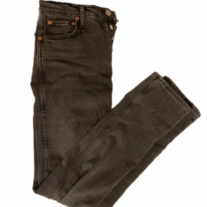 svart/grå jeans  - Jeans från Zara i storlek 36 som nästan aldrig är använda 