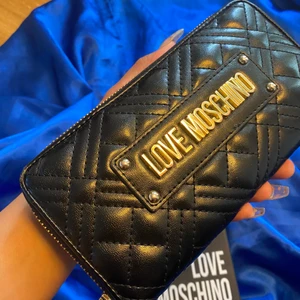 Moschino Plånbok  - Köpte i Italy  Med låda och prislap 
