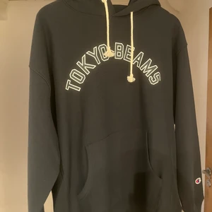 Champion x Tokyo beams  - En champion hoddie i collab med Tokyo beams Aldrig använd!