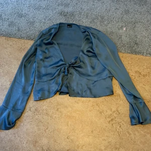 Blus storlek 36 - Från Gina, jättefin och skönt material. Knappt använd, finns inte att köpa. 100kr + frakt 