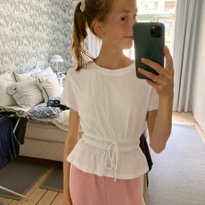 Vit tröja från Zara - Vit tröja med resår i midjan från Zara